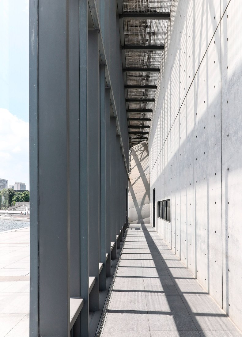Shanghai Poly Grand Theatre by Tadao Ando. Photograph © Yueqi Jazzy Li. 