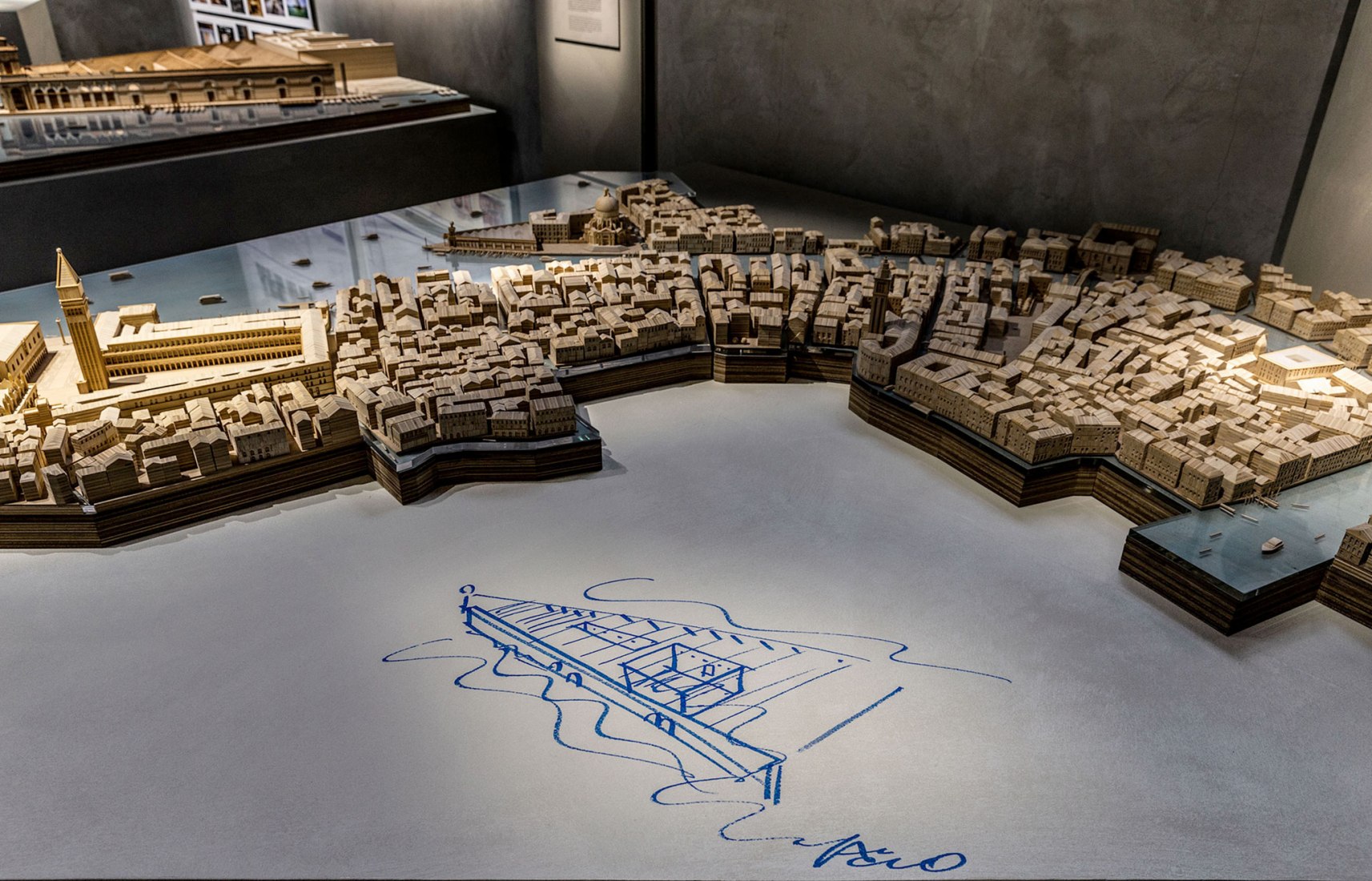 La exposición del desafío en Tadao Ando. Imagen cortesía de Armani / Silos.