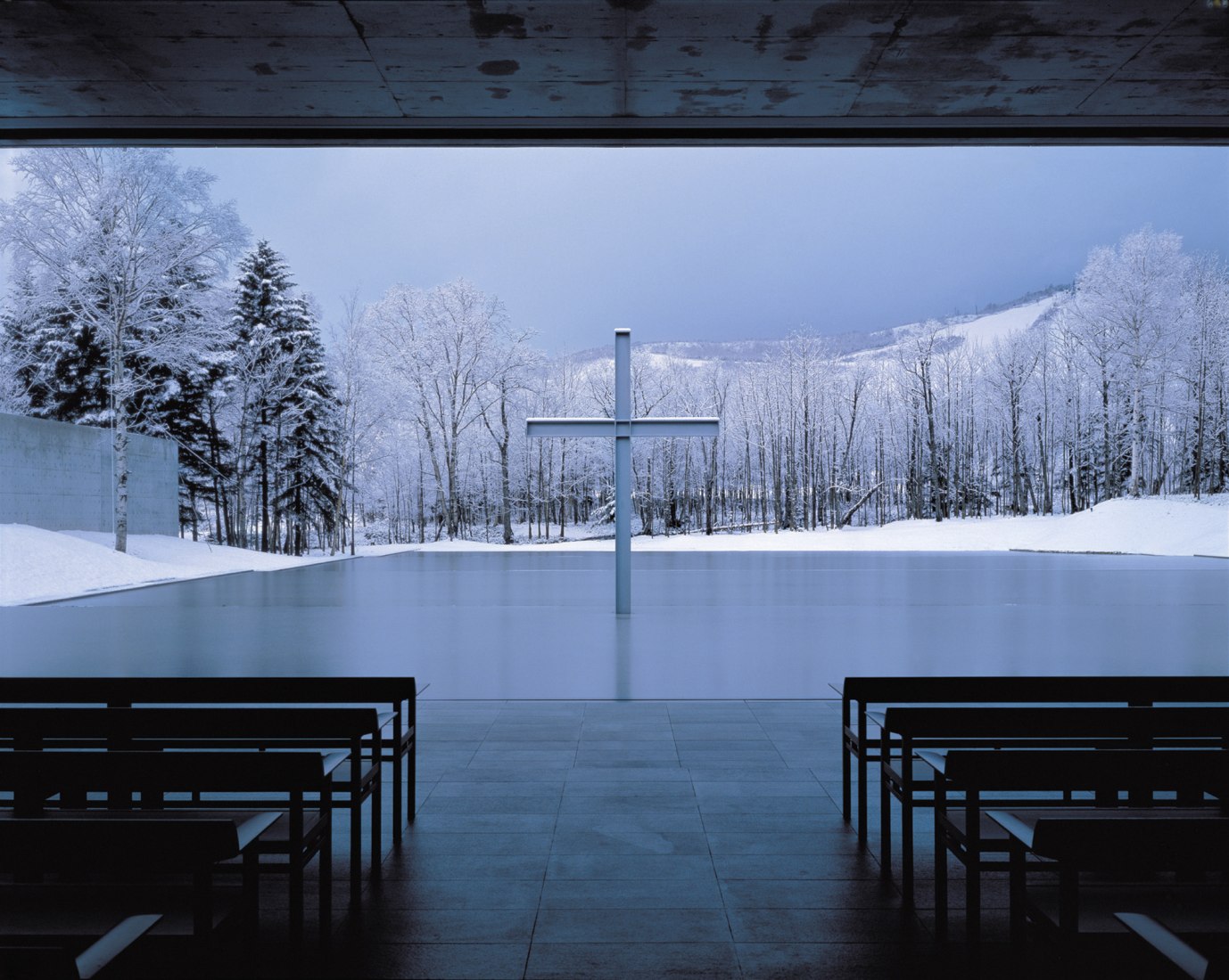 Iglesia en el agua Yufutsu, 1988. Fotografía de Yoshio Shiratori