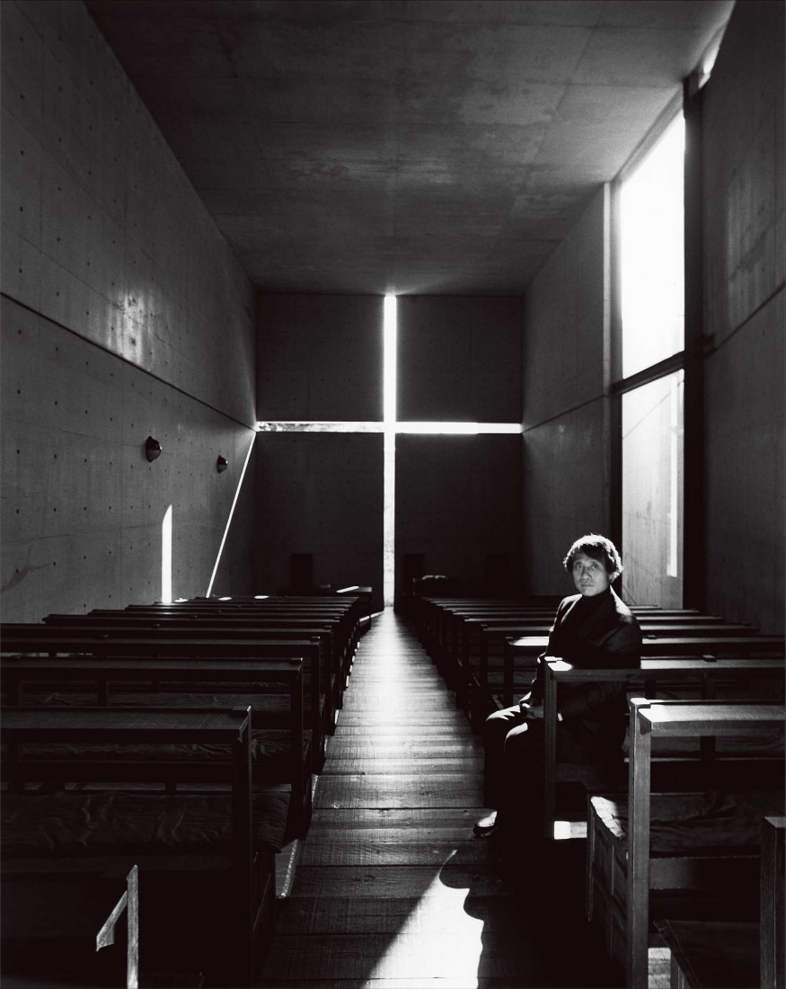 Iglesia de la Luz por Tadao Ando, 1989. Fotografía por Nobuyoshi Araki.