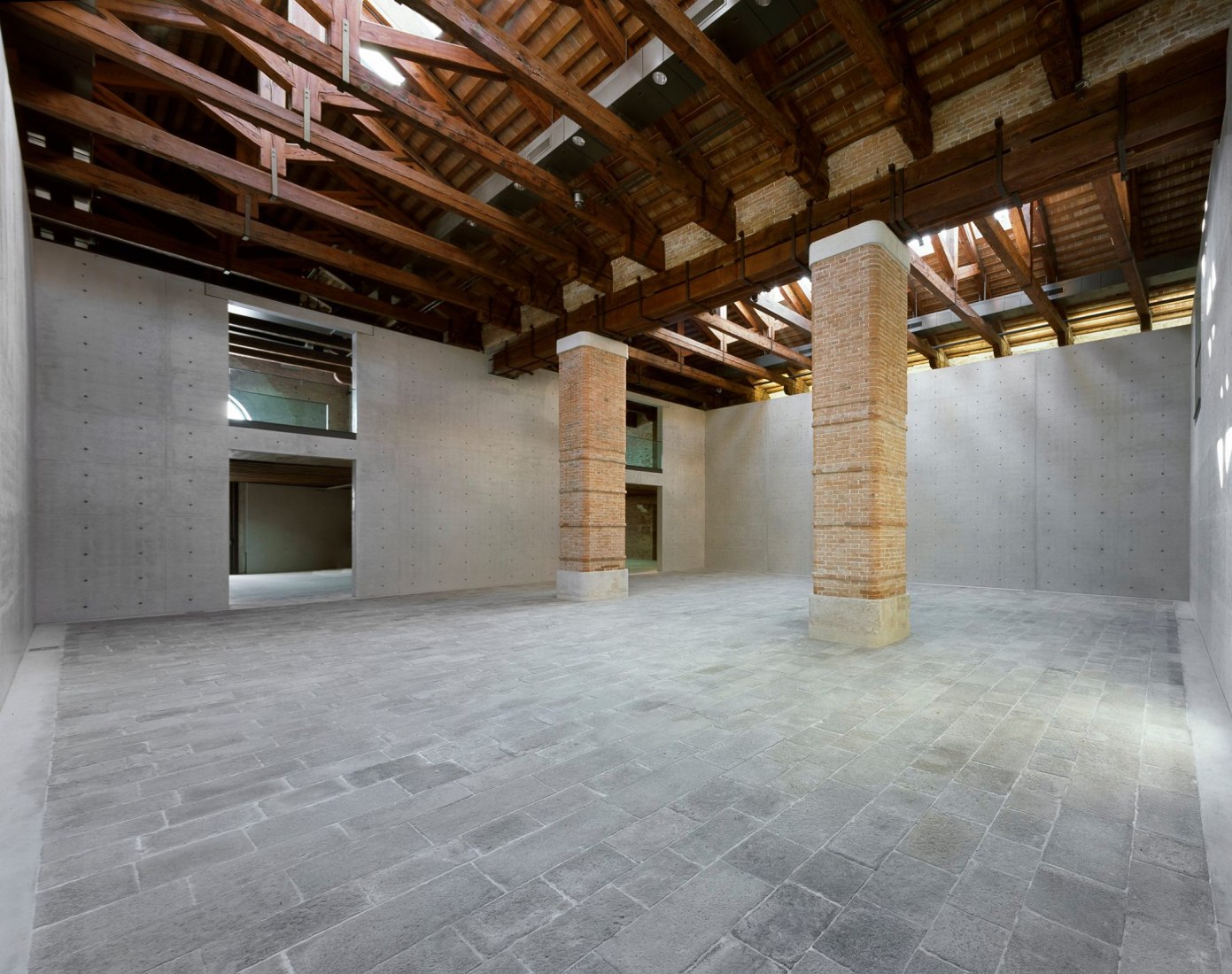 Punta Della Dogana Contemporary Art Center By Tadao Ando The Strength punta-della-dogana-contemporary-art-center-by-tadao-ando-the-strength