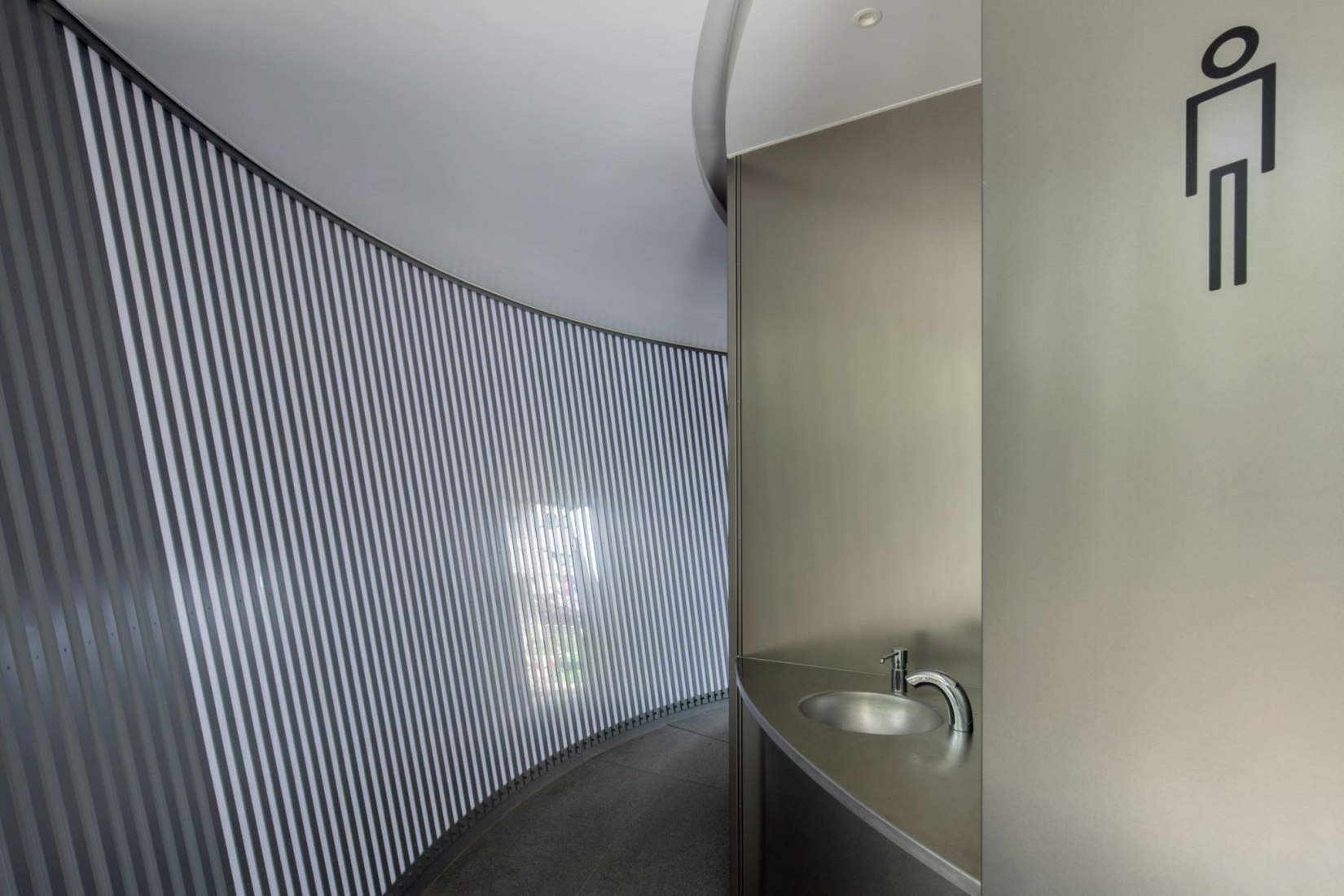 Amayadori. Toilet in Jingu-Dori Park by Tadao Ando. Photograph by Satoshi Nagare, courtesy of the Nippon Foundation