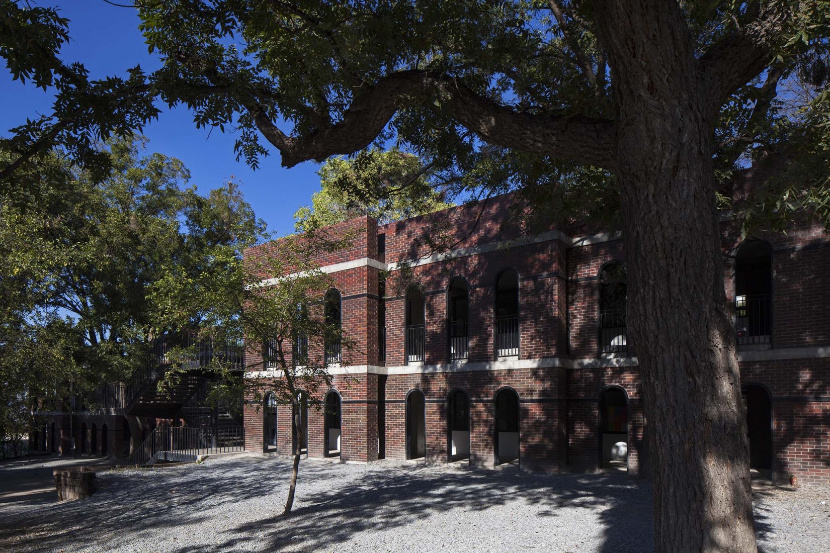 Universidad Carolina – Fase I por Manuel Martínez, Alejandro Madero y Yolanda Ceballos. Fotografía por Adrián Llaguno