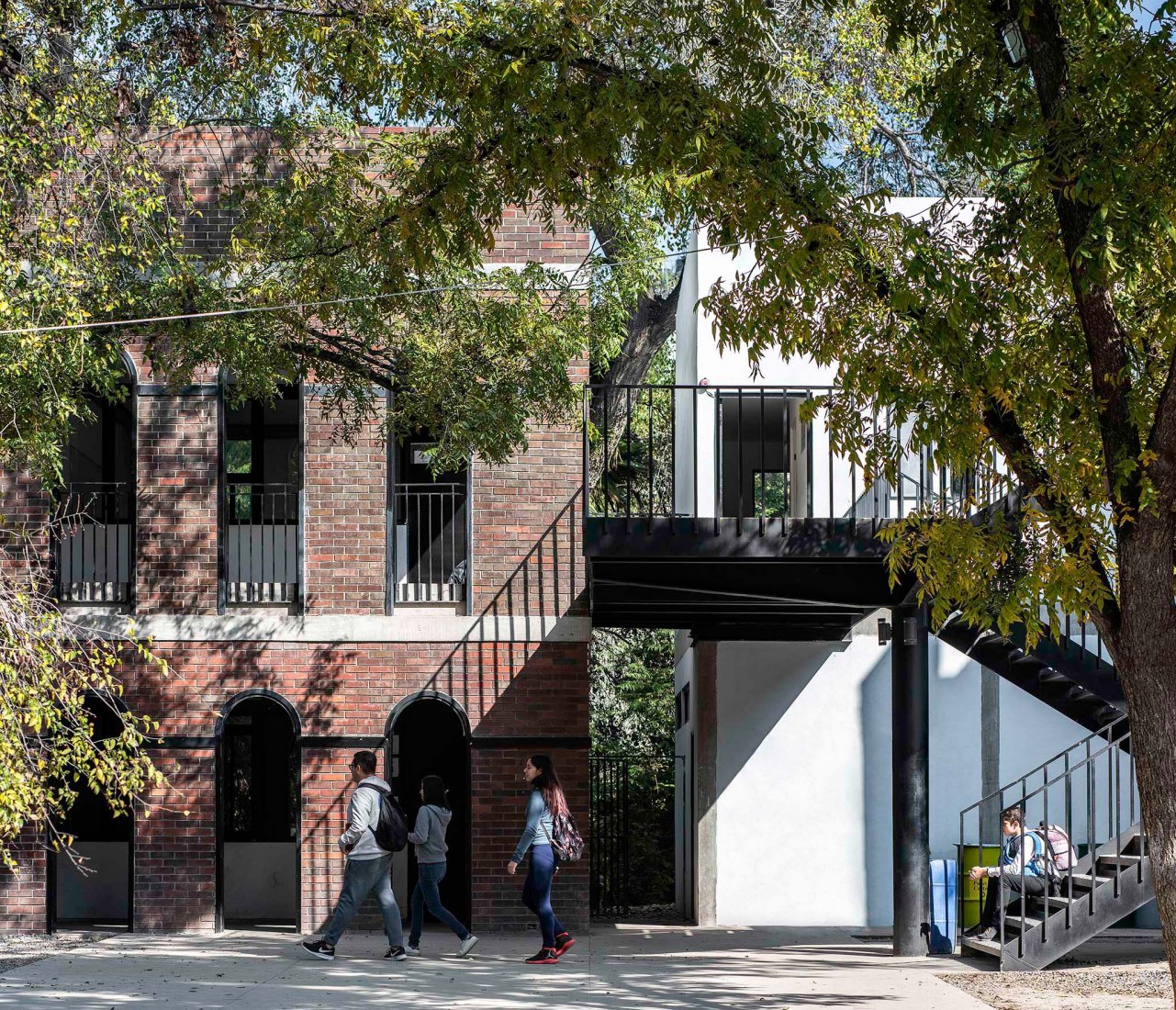 Universidad Carolina – Fase I por Manuel Martínez, Alejandro Madero y Yolanda Ceballos. Fotografía por Francisco Álvarez (The Raws)