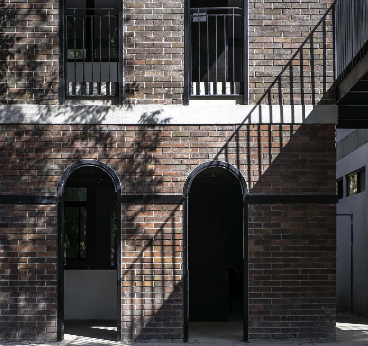 Universidad Carolina – Fase I por Manuel Martínez, Alejandro Madero y Yolanda Ceballos. Fotografía por Francisco Álvarez (The Raws)