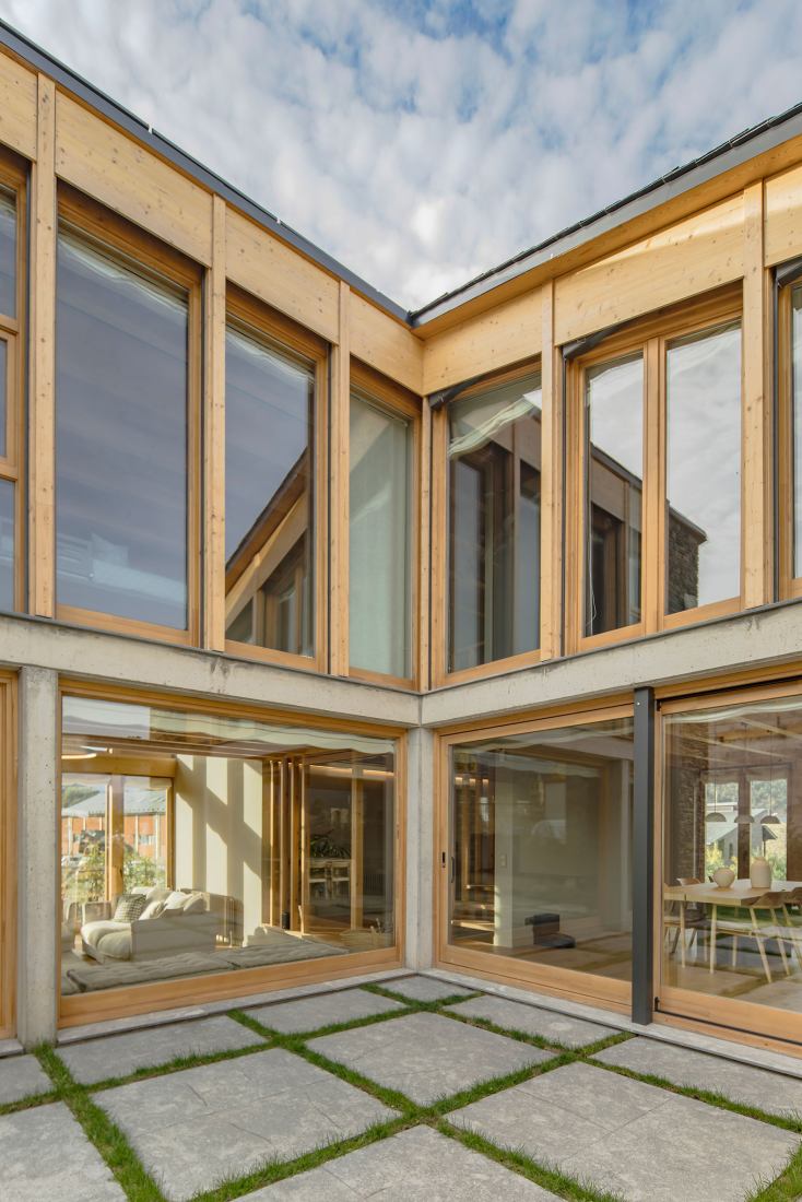 Family house Bellver mas Mateu by SAU Taller d´Arquitectura. Photograph by Andres Flajszer.