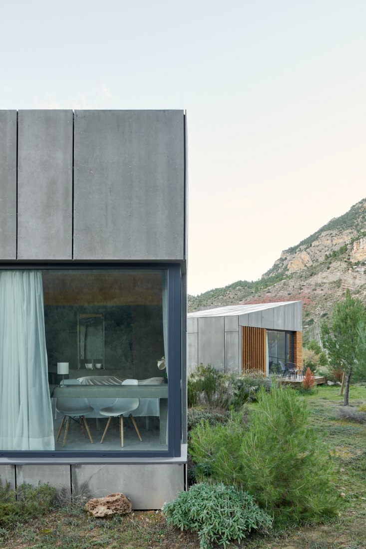 Residential modules Balneario de Ariño by Tangram. Photograph by Iñaki Bergera.
