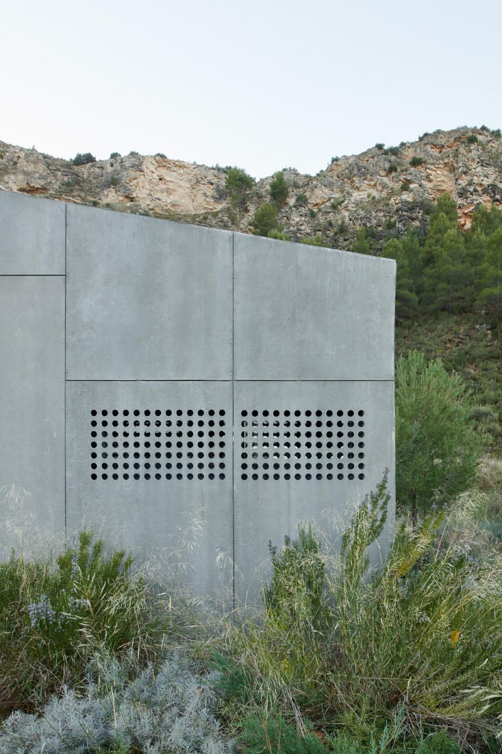 Residential modules Balneario de Ariño by Tangram. Photograph by Iñaki Bergera.