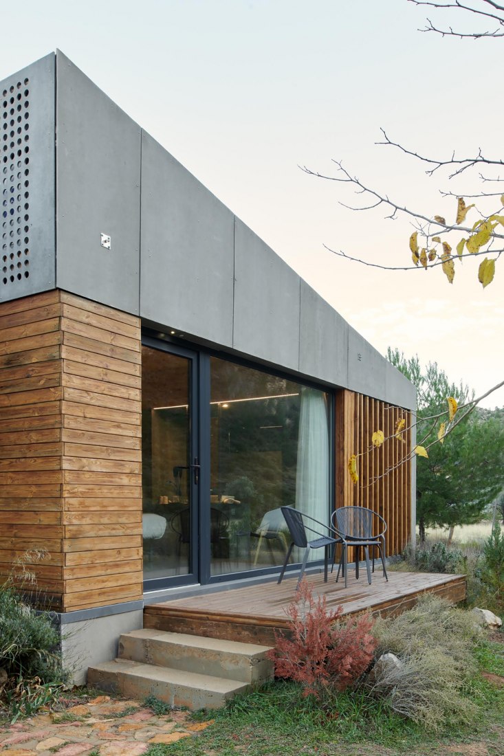Residential modules Balneario de Ariño by Tangram. Photograph by Iñaki Bergera.