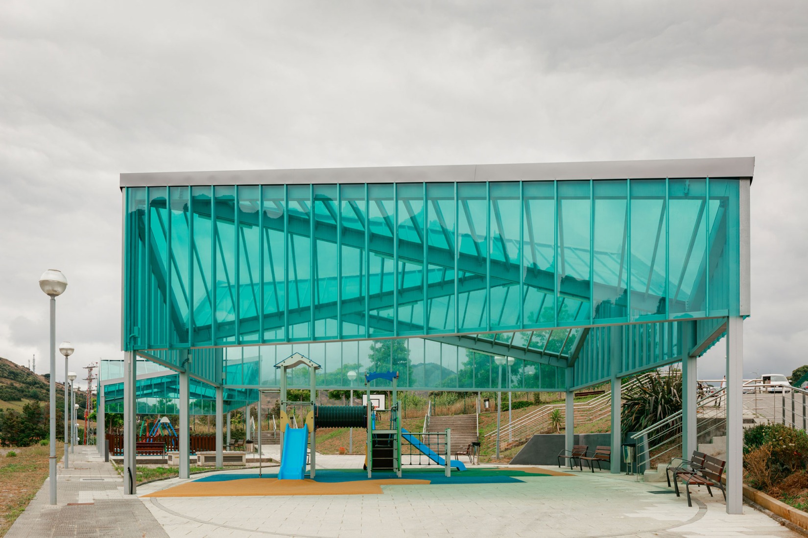 Children’s playground covering in Zierbena by Taper. Photograph by Aitor Estévez.
