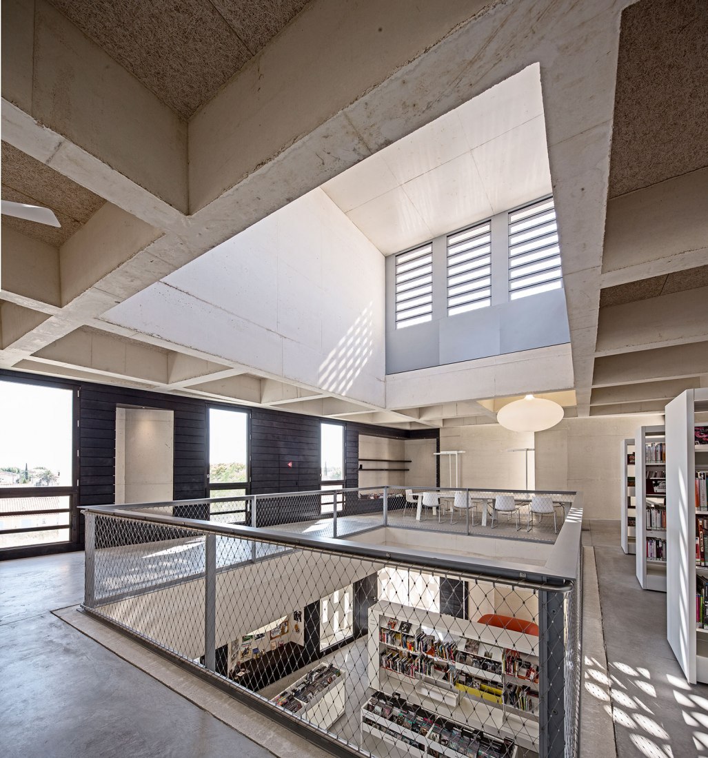 The monumentality of silence. Montaigne Multimedia Library by TAUTEM