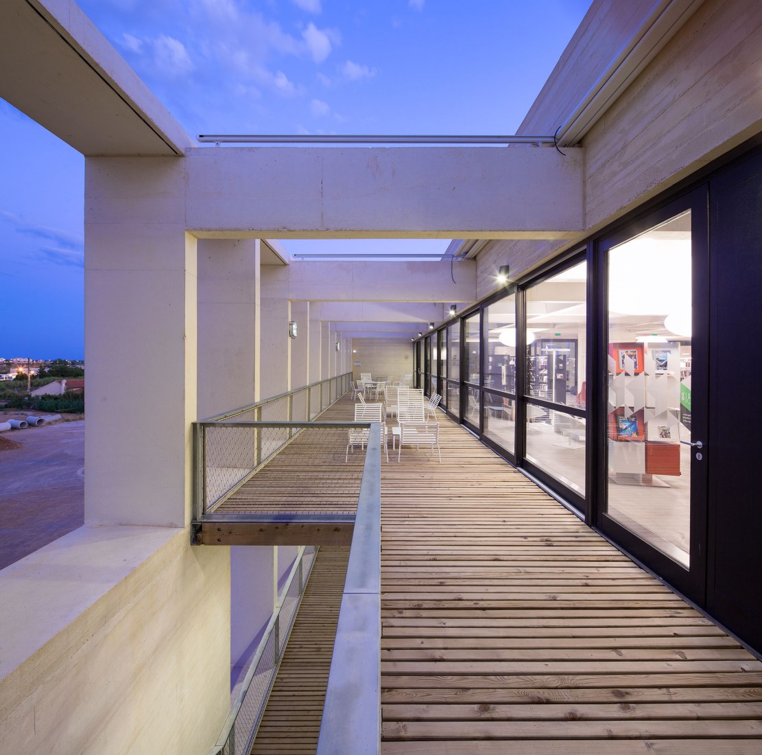 The monumentality of silence. Montaigne Multimedia Library by TAUTEM