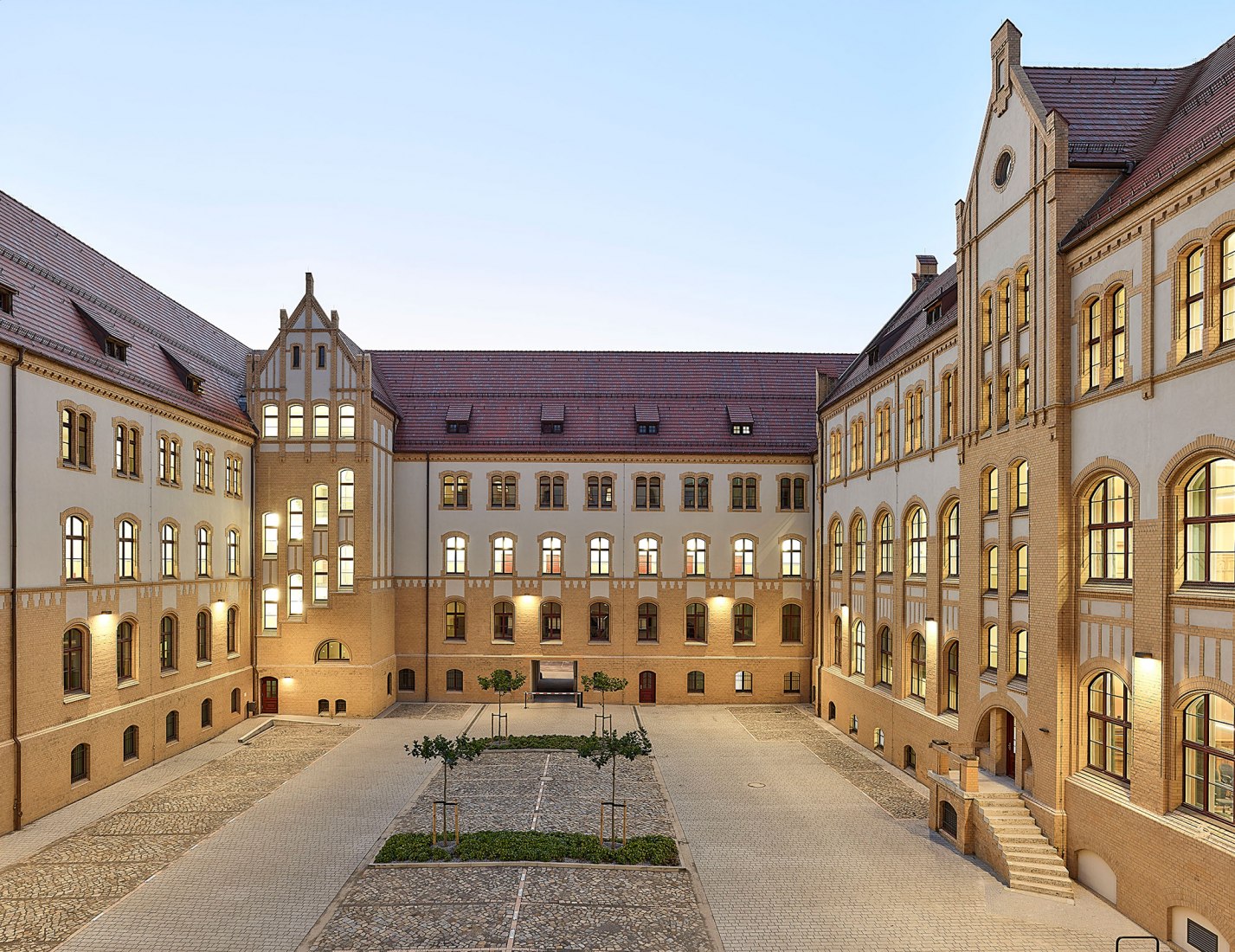 Tribunal Regional de Magdeburgo por Tchoban Voss Architekten. Fotografía por Michael Moser