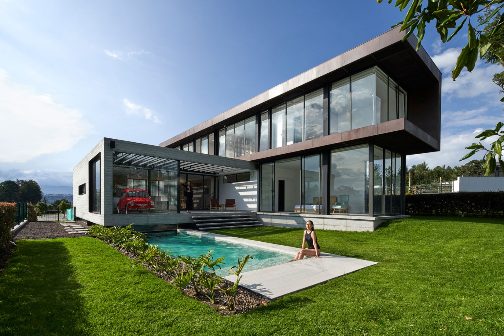 Overlapping and rotating volumes. Interlace House by TEC Taller EC ...