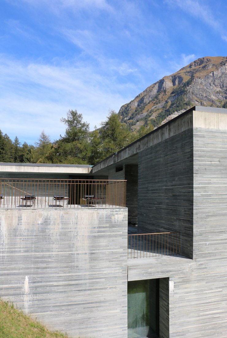 Detalle exterior. Las termas de Vals por Peter Zumthor. Fotografía © José Juan Barba.