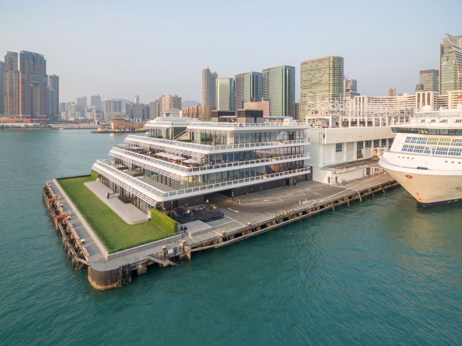 Ocean Terminal Extension por Foster + Partners. Imagen cortesía de Foster + Partners