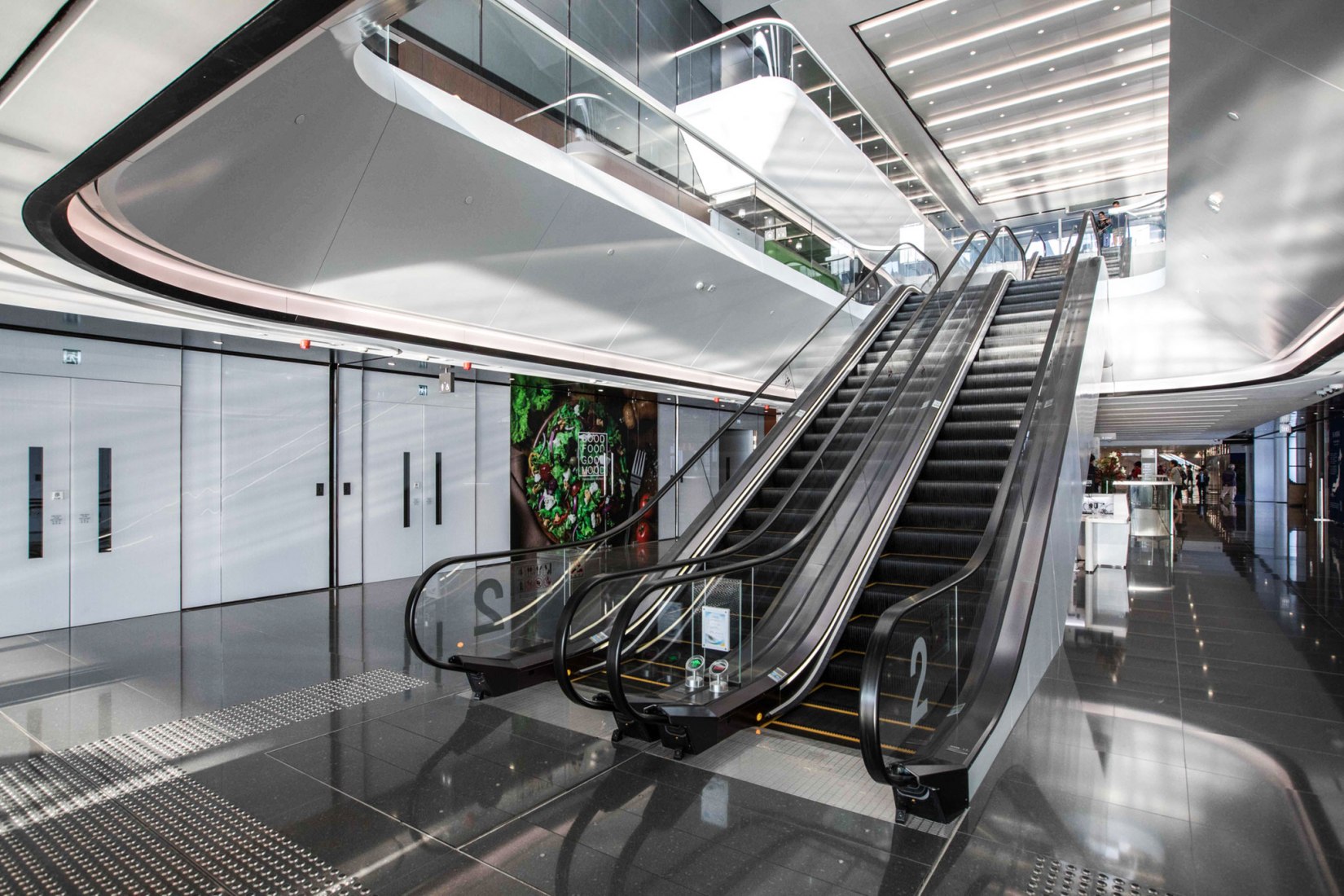 Vista interior. Ocean Terminal Extension por Foster + Partners. Imagen cortesía de Foster + Partners