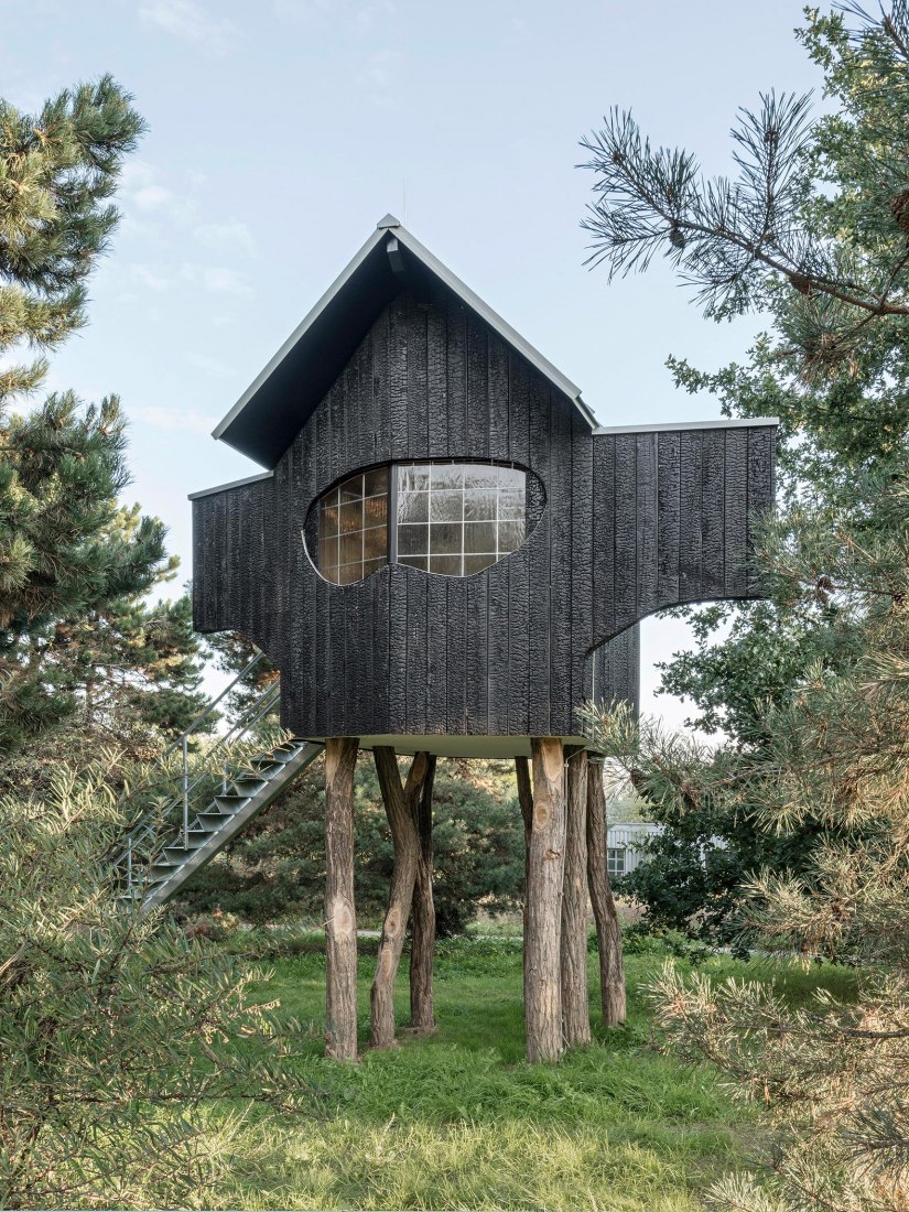2020 Ein Stein Tee house by Terunobu Fujimori in Raketenstation Hombroich. Photgraph by Hertha Hurnaus, courtesy of Stiftung Insel Hombroich
