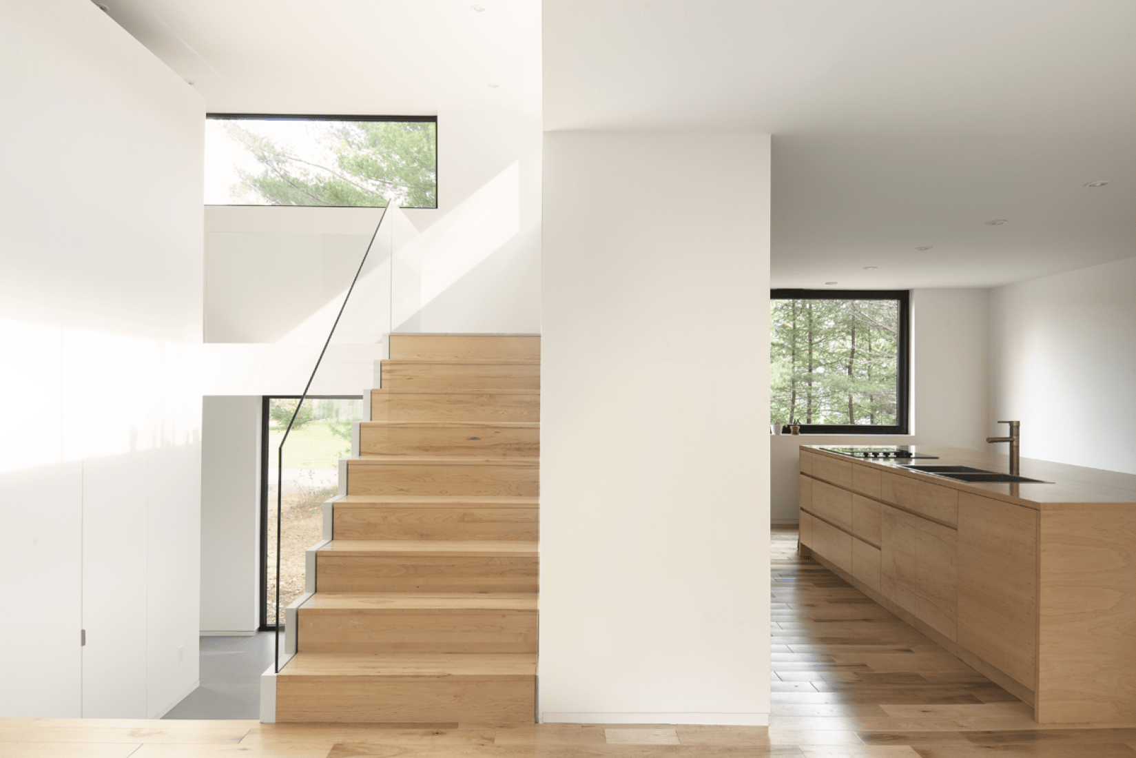 Escalera interior de la de Maison Terrebonne por la SHED architecture. Fotografía © Maxime Brouillet. 