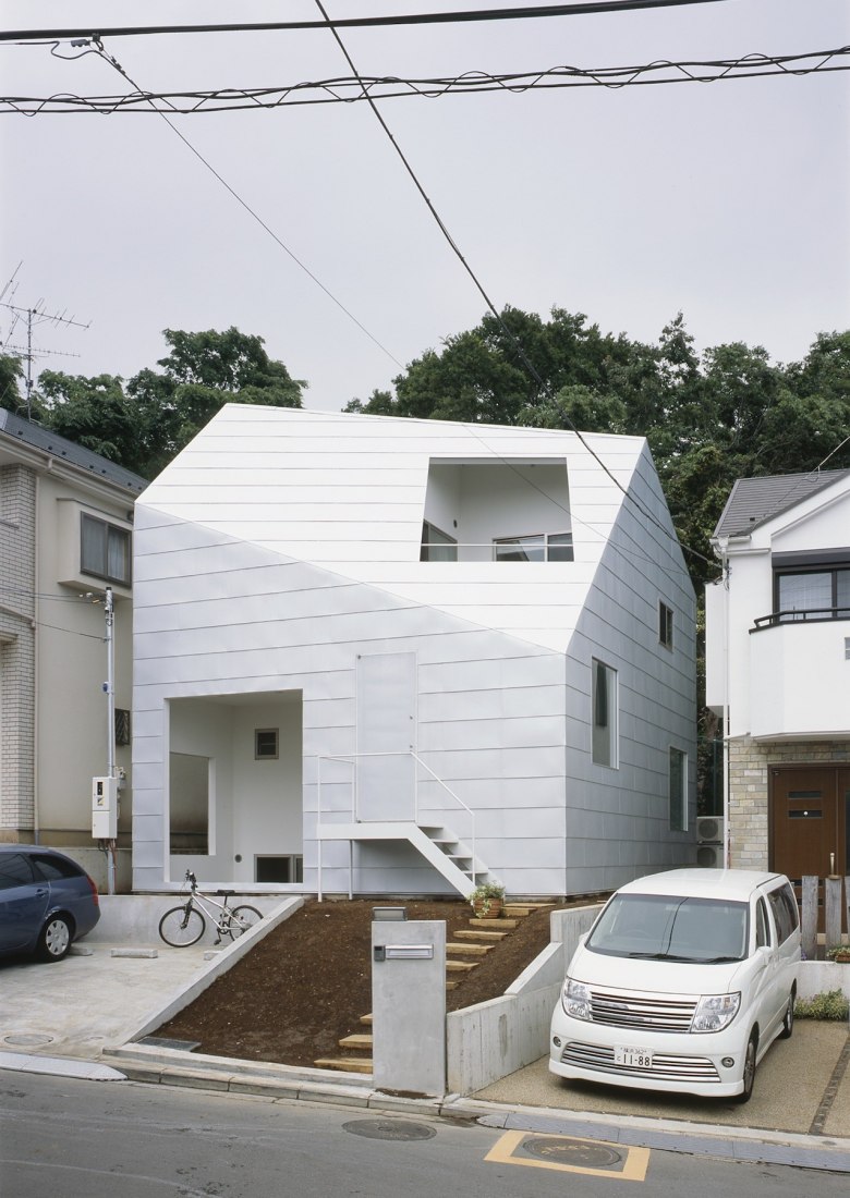 Casa con jardines por Tetsuo Kondo Architects. Fotografía por Ken'ichi Suzuki