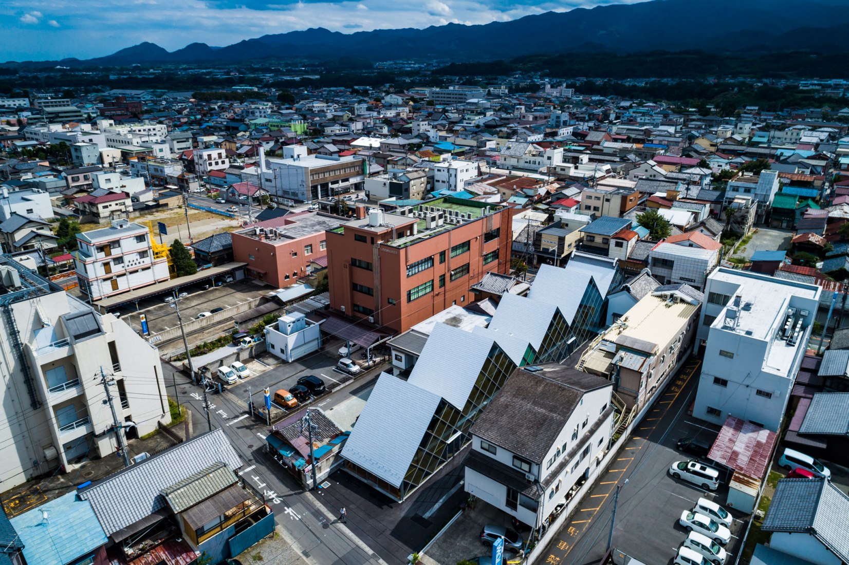 Cámara de Comercio e Industria de Tomioka por Tezuka Architects. Fotografía por Katsuhisa Kida/FOTOTECAe and Industry by Tezuka Architects. Photograph by Katsuhisa Kida/FOTOTECA