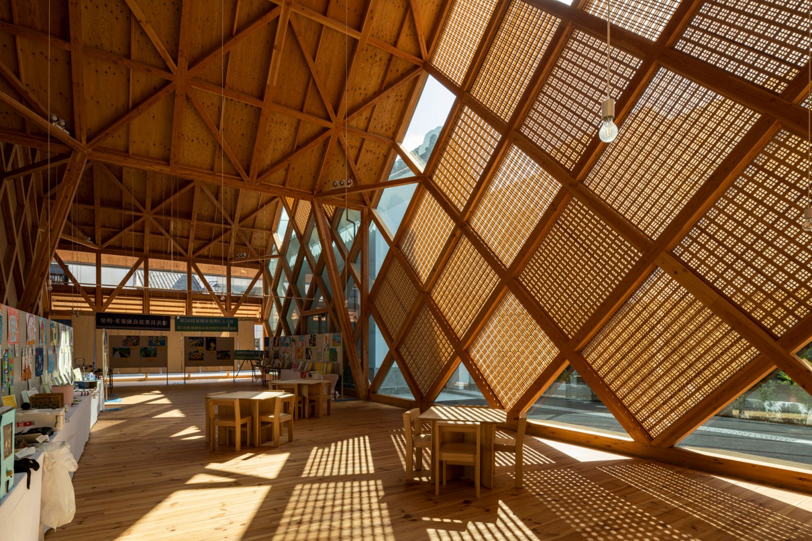 Cámara de Comercio e Industria de Tomioka por Tezuka Architects. Fotografía por Katsuhisa Kida/FOTOTECA and Industry by Tezuka Architects. Photograph by Katsuhisa Kida/FOTOTECA