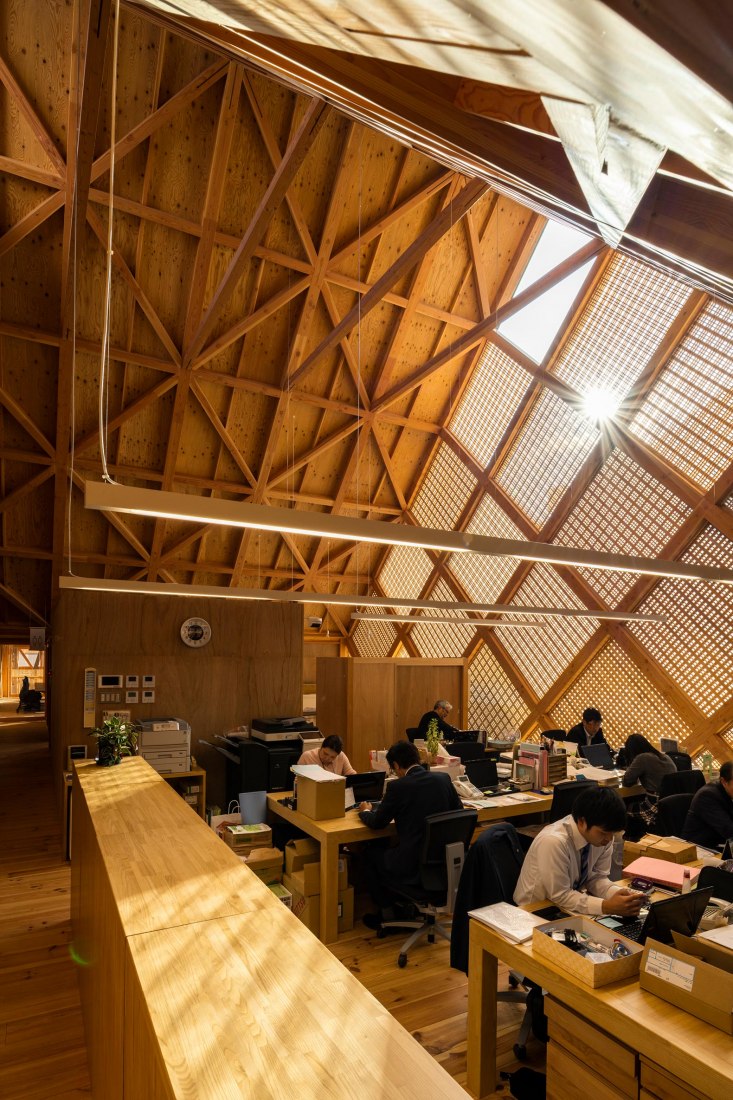 Cámara de Comercio e Industria de Tomioka por Tezuka Architects. Fotografía por Katsuhisa Kida/FOTOTECA