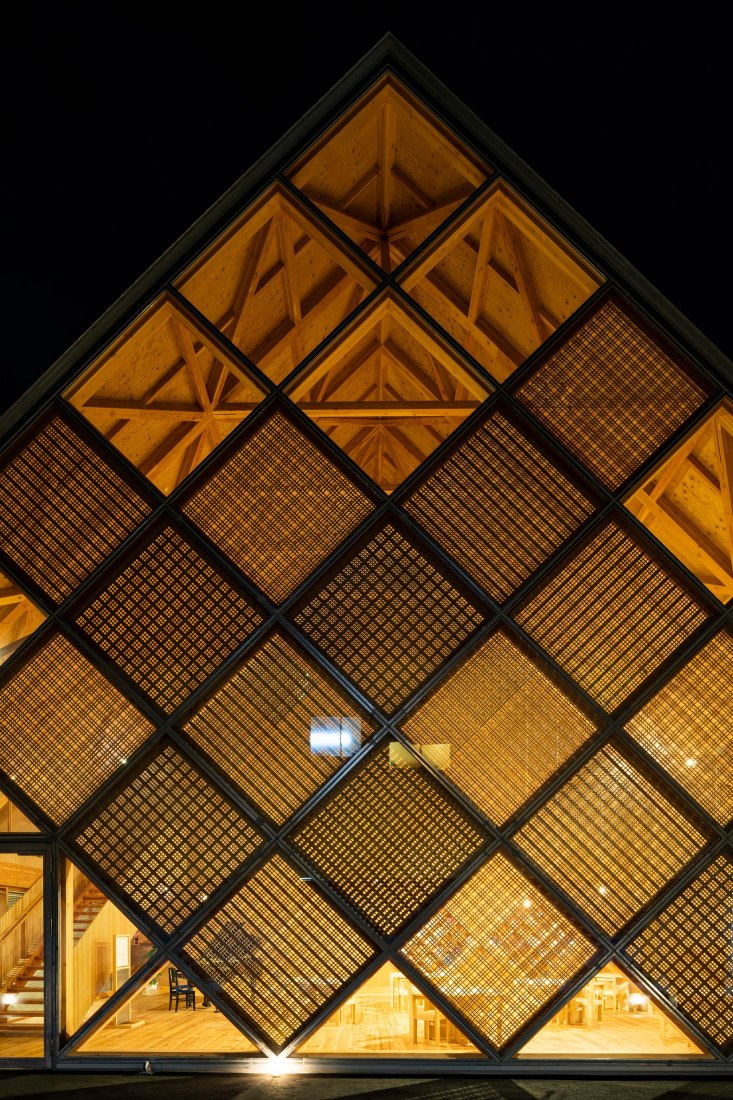 Cámara de Comercio e Industria de Tomioka por Tezuka Architects. Fotografía por Katsuhisa Kida/FOTOTECA