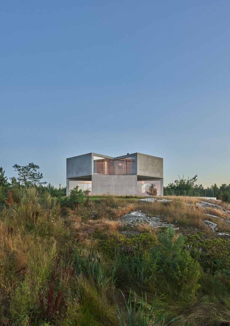 House on a Hill by Tham & Videgård Arkitekter. Photograph by Åke E:son Lindman