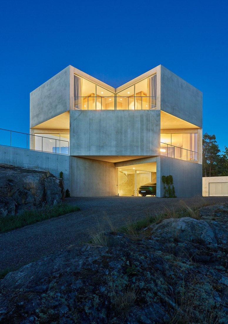 House on a Hill by Tham & Videgård Arkitekter. Photograph by Åke E:son Lindman