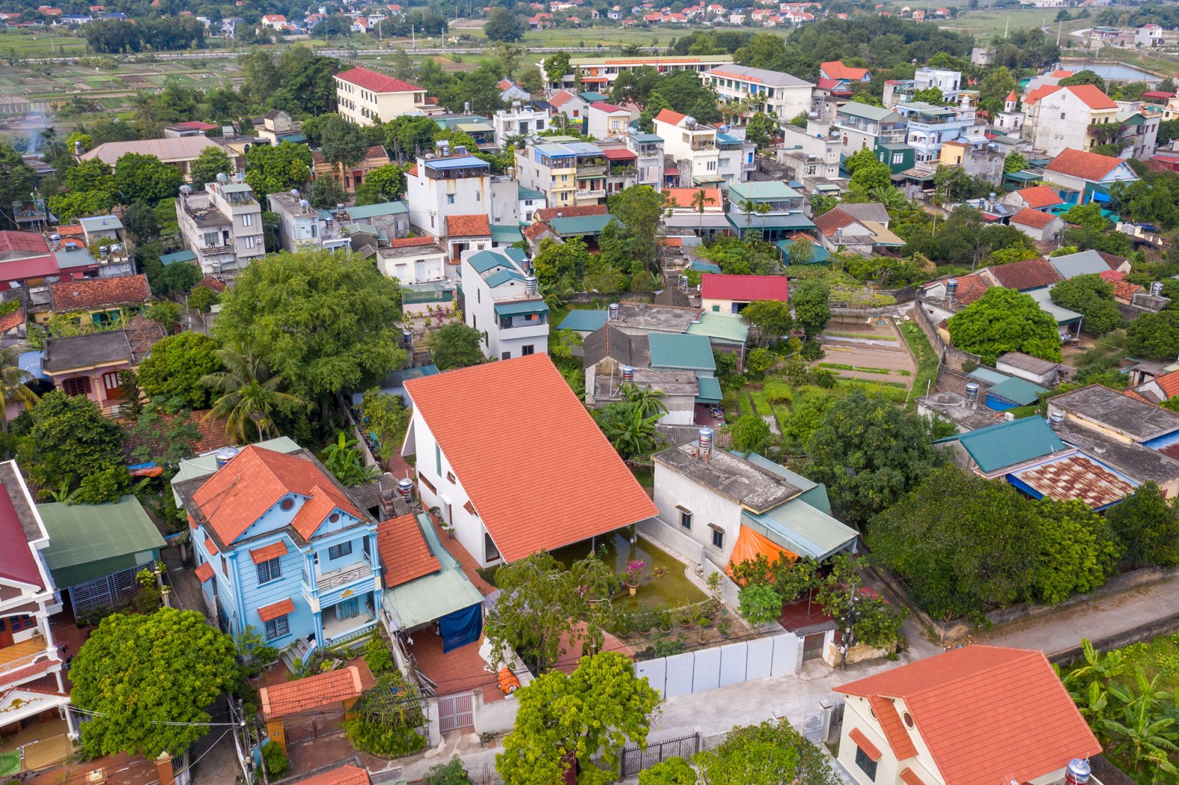House in Quang Yen by Gia Thang Pham and ngo + pasierbinski. Photography by Hoang Le.
