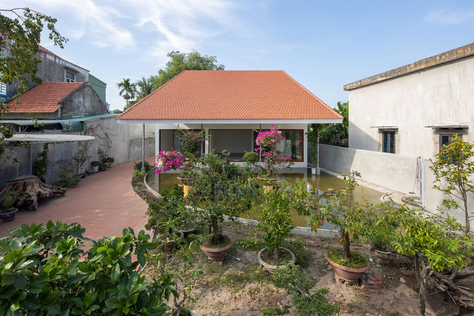 House in Quang Yen by Gia Thang Pham and ngo + pasierbinski. Photography by Hoang Le.