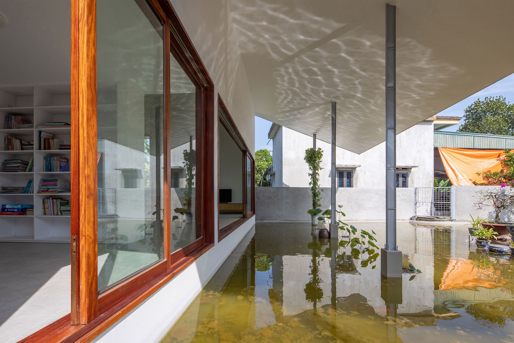 House in Quang Yen by Gia Thang Pham and ngo + pasierbinski. Photography by Hoang Le.
