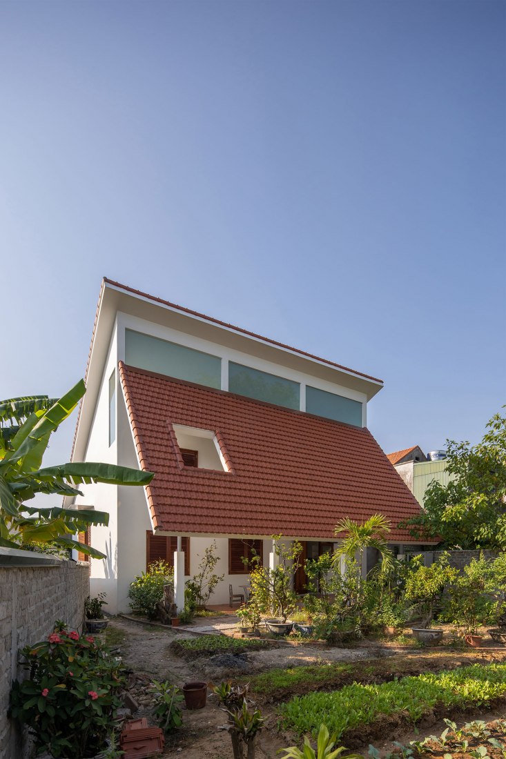 House in Quang Yen by Gia Thang Pham and ngo + pasierbinski. Photography by Hoang Le.