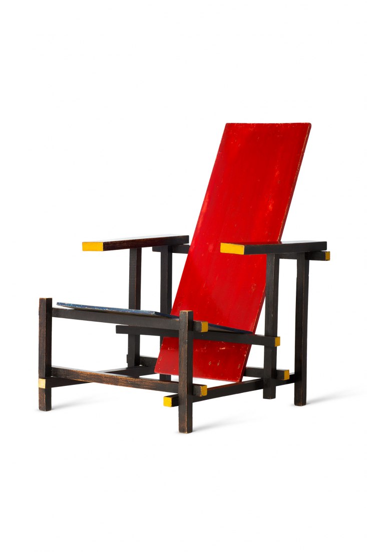 Gerrit T. Rietveld. Silla roja y azul (Rot-Blauer Stuhl ), 1918 (diseño), Década de 1960 (producción). Vitra Design Museum. © Gerrit Thomas Rietveld, VEGAP, Bilbao, 2021. © Vitra Design Museum, Fotografía por Jürgen Hans