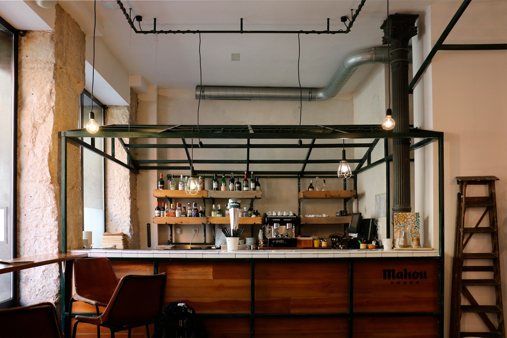Vista del gastrobar. The Hat, Madrid. Fotografía © Elena Gallego/METALOCUS.