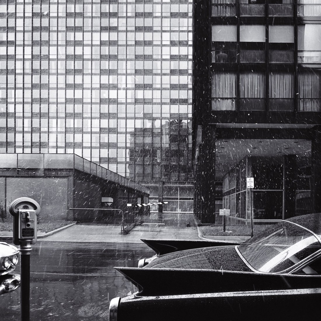 Balthazar Korab (Hungarian, 1926–2013), 860–880 Lake Shore Drive Apartments, Chicago, IL, 1960. Chromogenic print with metallic paper base, 11 x 11 inches. Courtesy Korab Image, Christian Korab, Minnesota. © 2018 Korab Image.