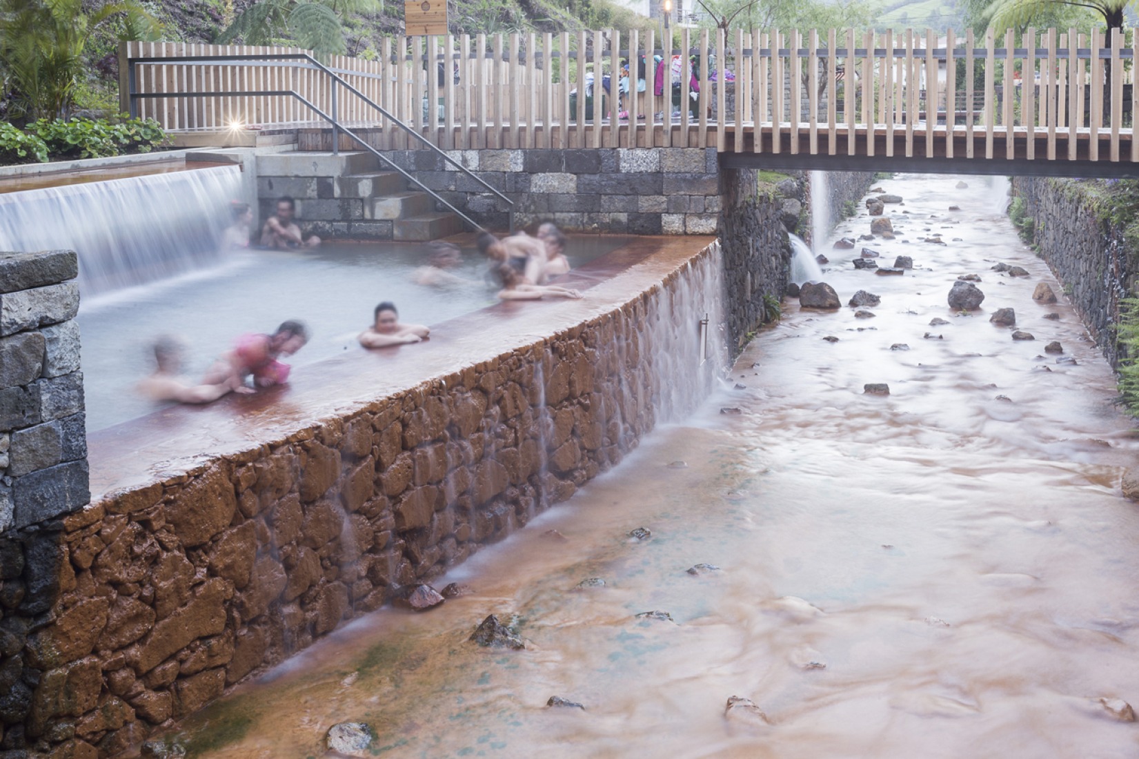Piscinas Termales Poça da Dona Beija por M - Arquitectos, Açores, Portugal. Fotografía © Paulo Goulart. 