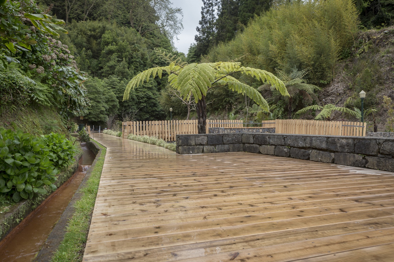 Piscinas Termales Poça da Dona Beija por M - Arquitectos, Açores, Portugal. Fotografía © Paulo Goulart.