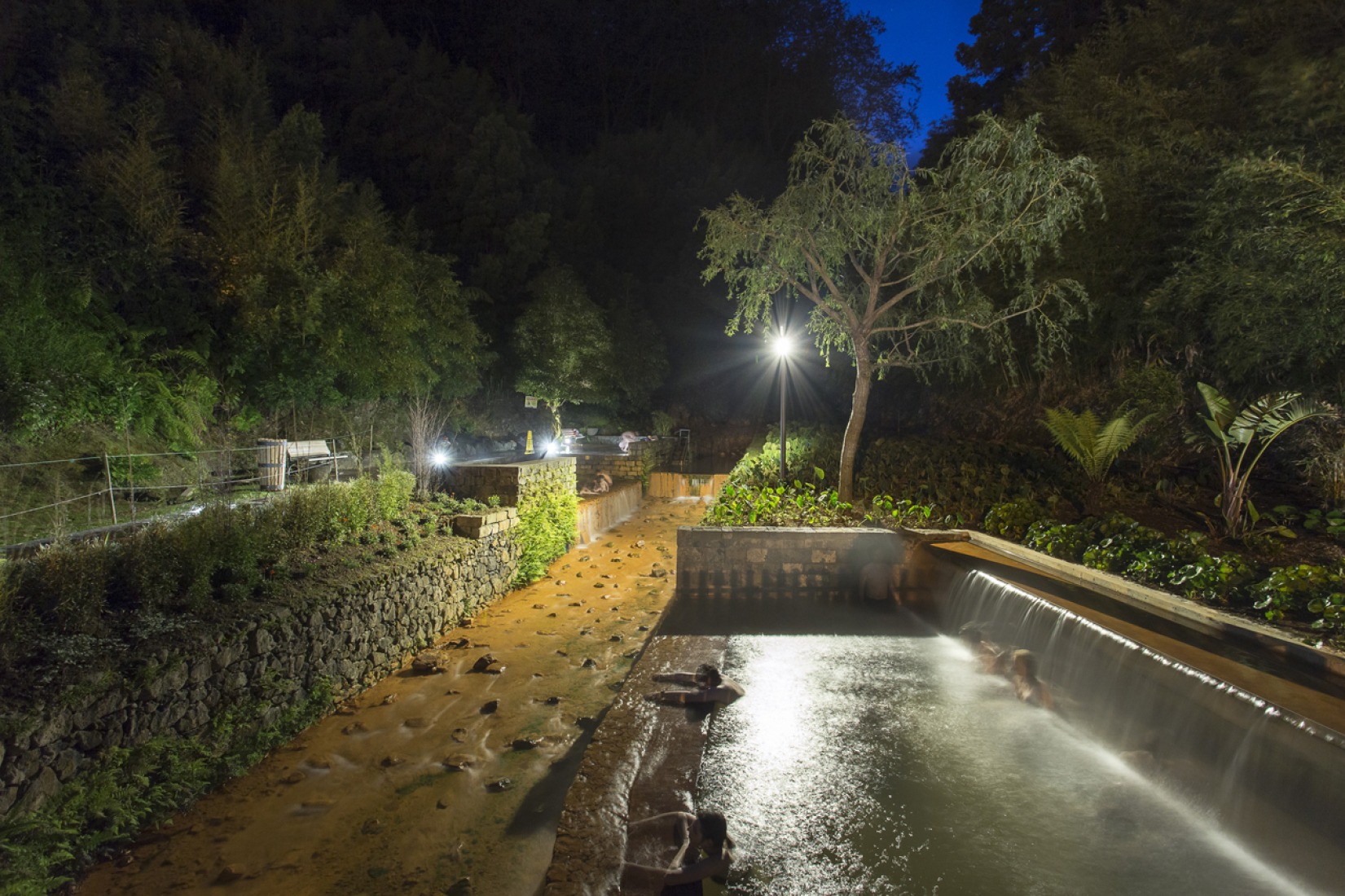 Piscinas Termales Poça da Dona Beija por M - Arquitectos, Açores, Portugal. Fotografía © Paulo Goulart.