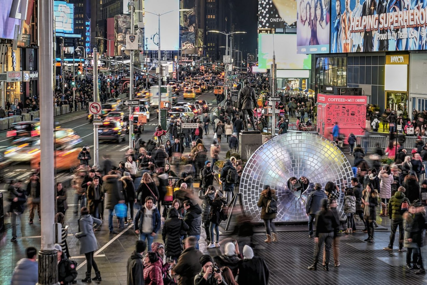 Fotografía por Ian Douglas. Cortesía de Times Square Arts