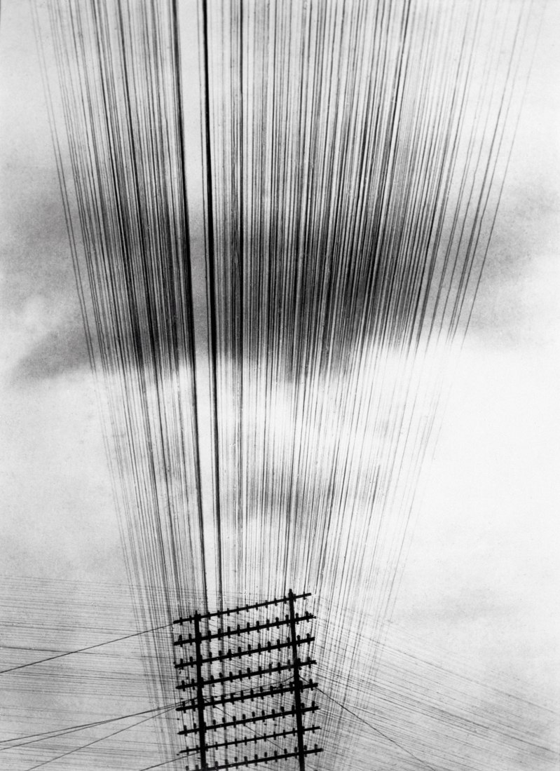 Tina Modotti, Poste con cables, ca. 1925, Ciudad de México © Tina Modotti. Courtesy: Galerie Bilderwelt, Reinhard Schultz.