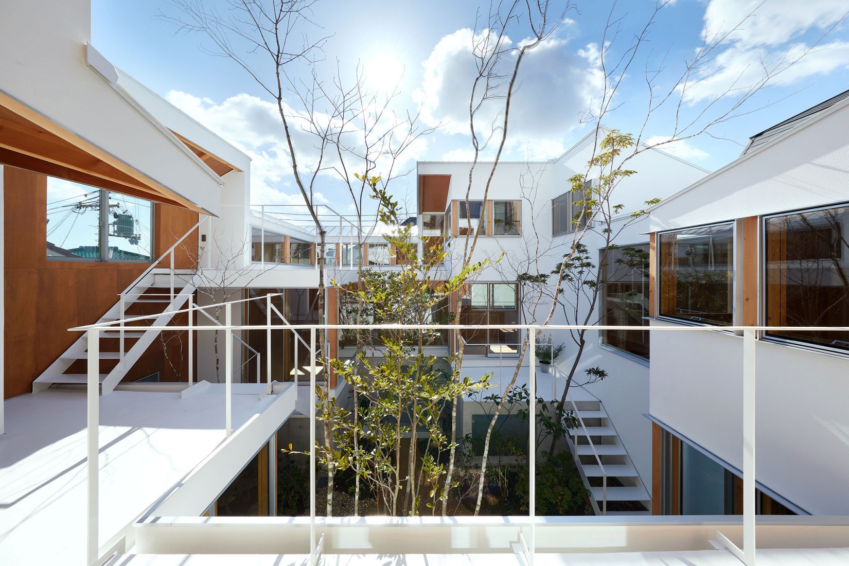 Loop Terrace por Tomohiro Hata Architects and Associates. Fotografía por Toshiyuki Yano.