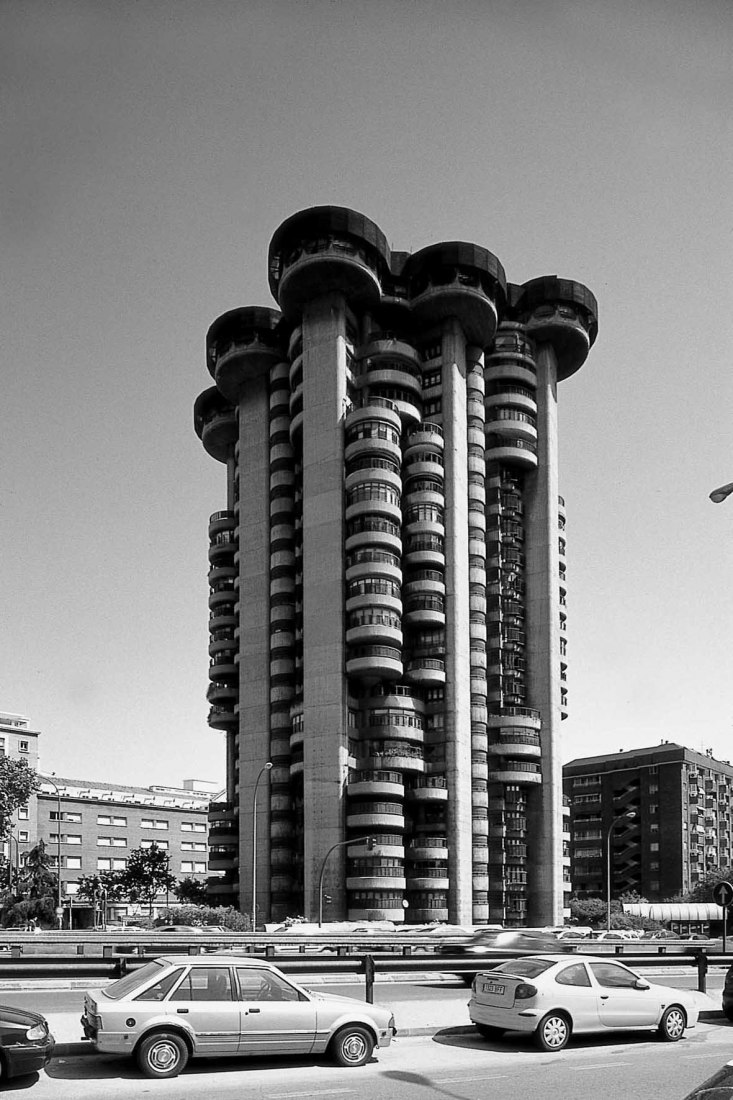 Francisco Javier Sáenz de Oiza, Torres Blancas. Historic photography, courtesy of the Foundation for the documentation and conservation of the architecture and urban planning of the Iberian modern movement (docomomo).