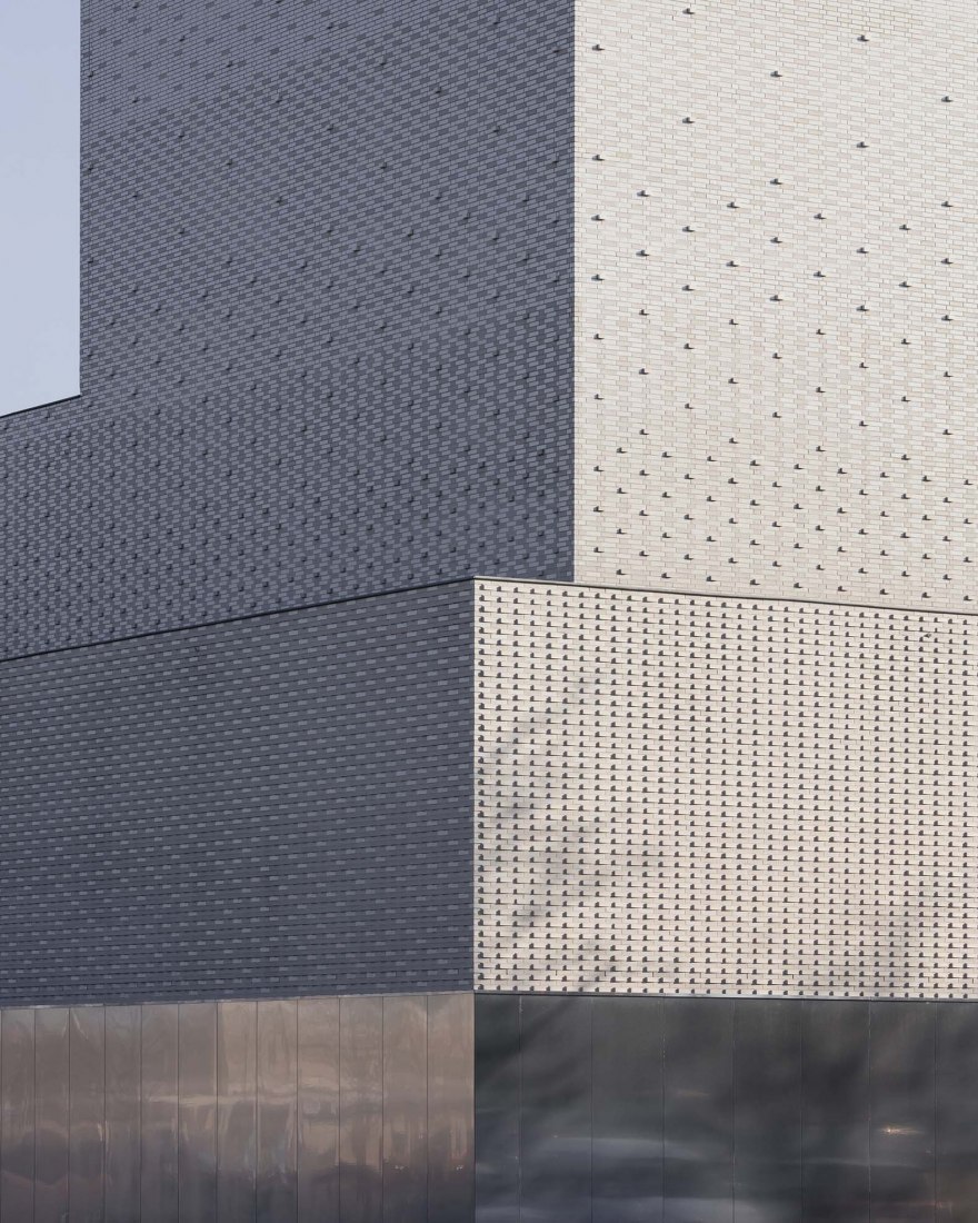 Teatro Leietheater Deinze por TRANS architectuur I stedenbouw & V+. Fotografía por Stijn Bollaert
