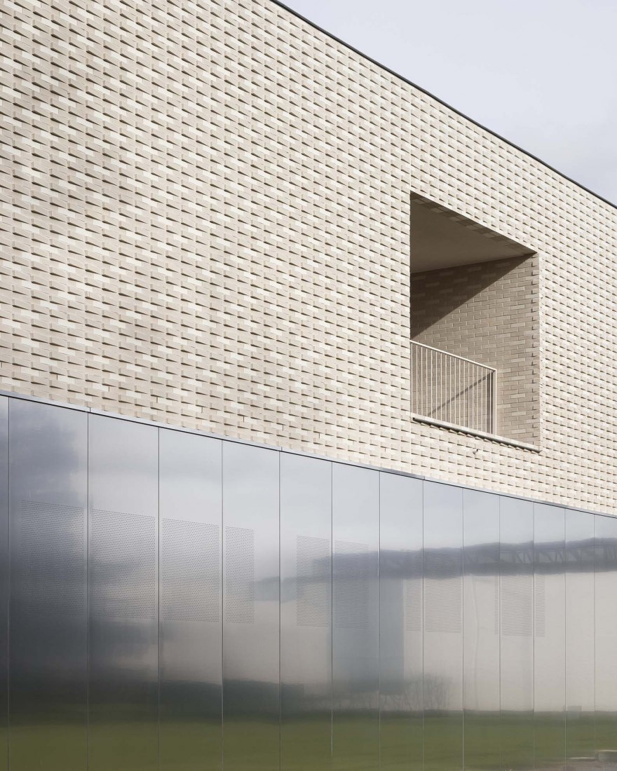 Teatro Leietheater Deinze por TRANS architectuur I stedenbouw & V+. Fotografía por Stijn Bollaert