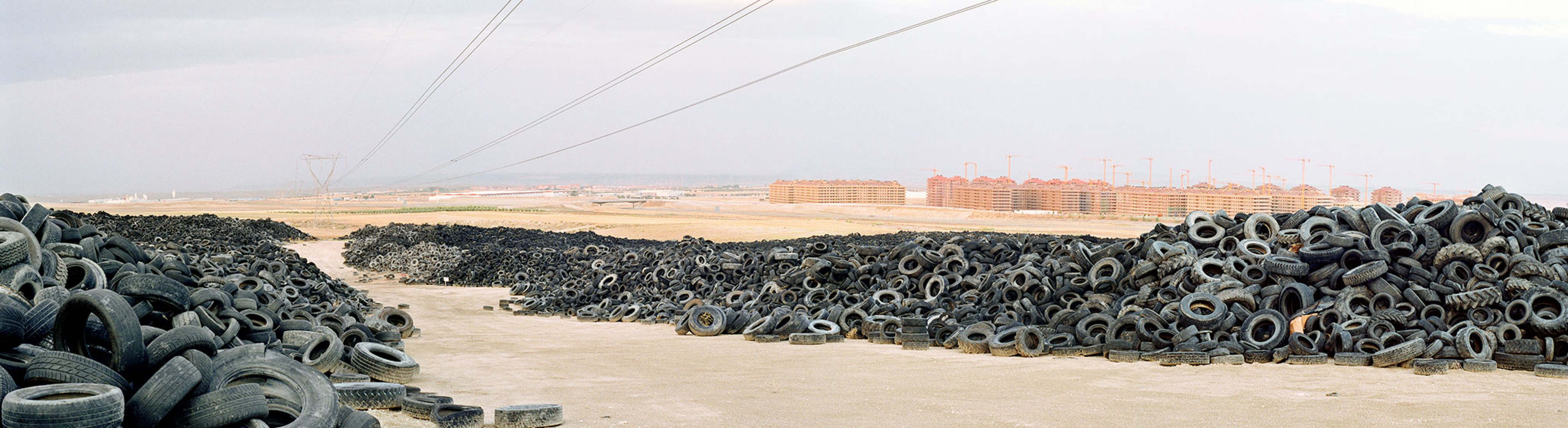 Basurama. Tire Cemetery, Seseña (Toledo), 2008 Courtesy of the collective and the Moisés Pérez de Albéniz Gallery