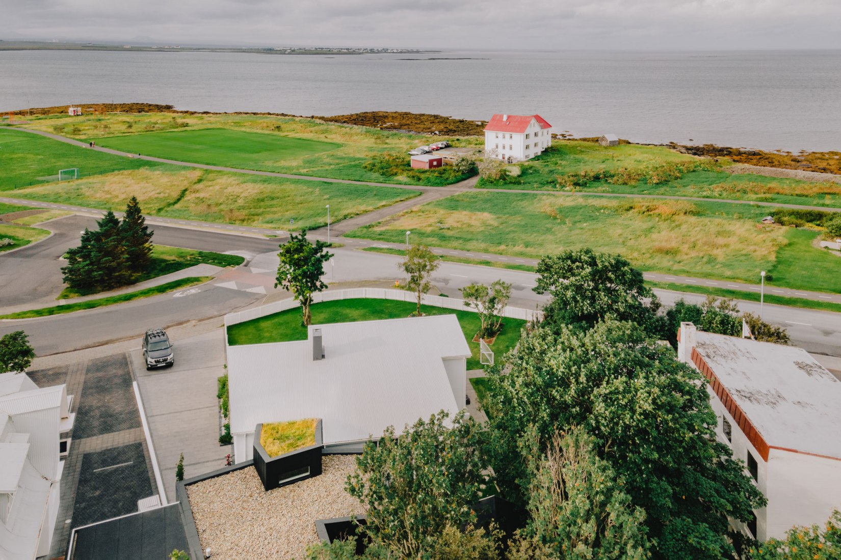 Ægisíða 44 por Trípólí Architects. Fotografía por Studio CAPN.