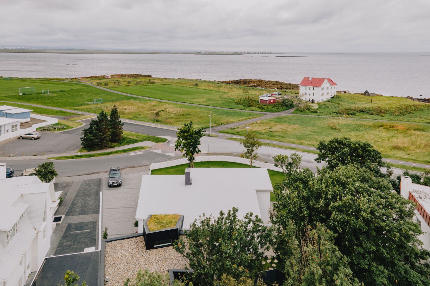 Ægisíða 44 por Trípólí Architects. Fotografía por Studio CAPN.