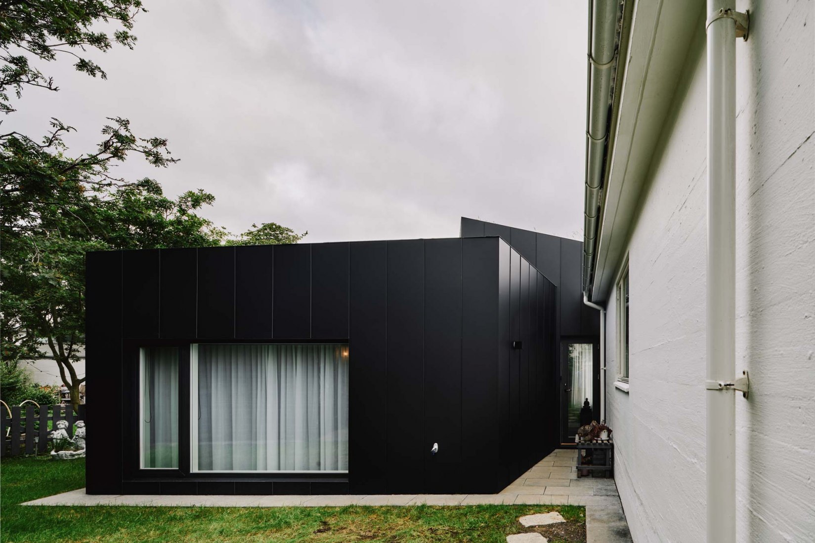 Ægisíða 44 por Trípólí Architects. Fotografía por Studio CAPN.